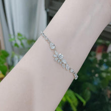 Vòng tay LAMY Gema Flower White Bracelet CDE2075