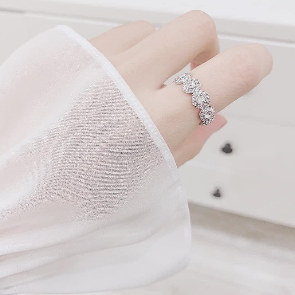 Angelic Round Cut Ring Silver