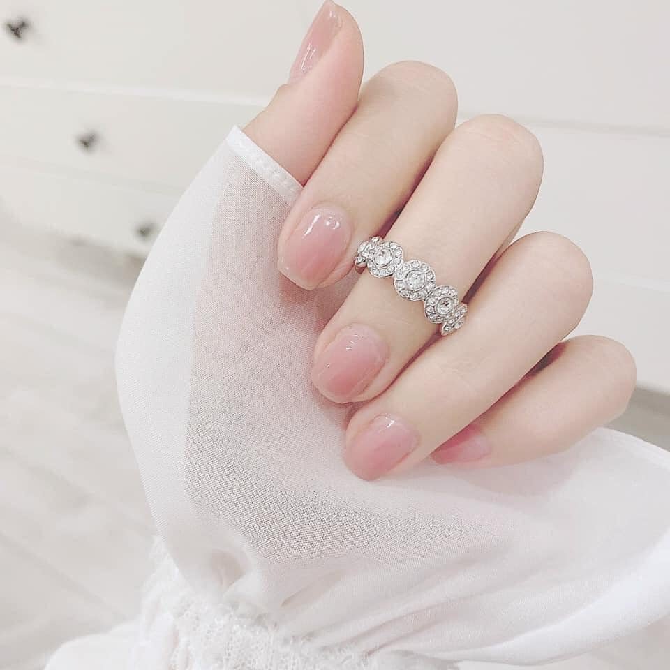 Angelic Round Cut Ring Silver