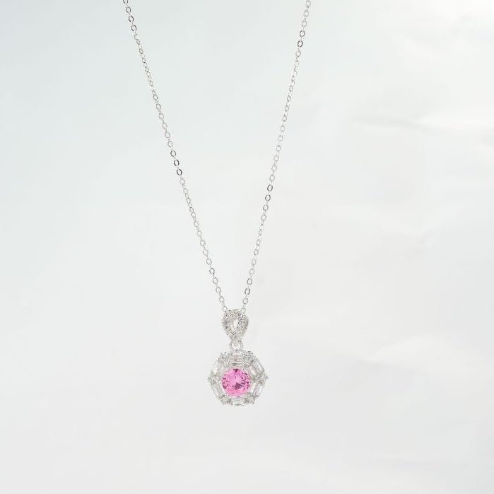 Sparking Pink Crystal Moonstone Necklace Silver, một viên đá hồng tròn ở giữa