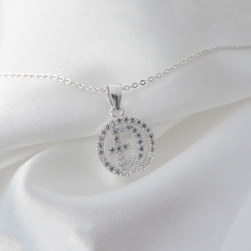 Sparking D-shaped Necklace Silver