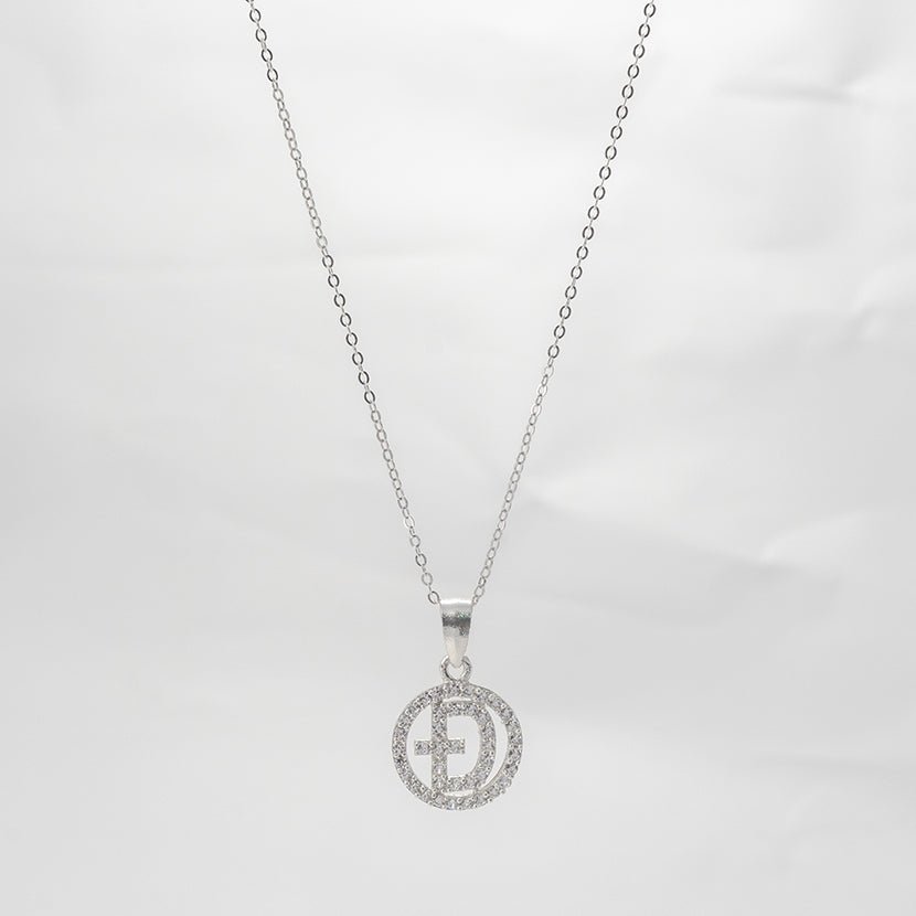 Sparking D-shaped Necklace Silver