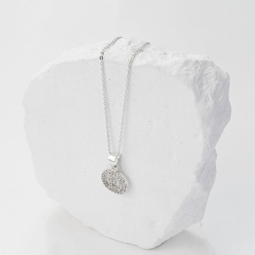 Sparking D-shaped Necklace Silver
