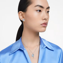 Dây chuyền nữ LAMY Iconic Swan Blue Crystal Necklace Silver CDE6190BE