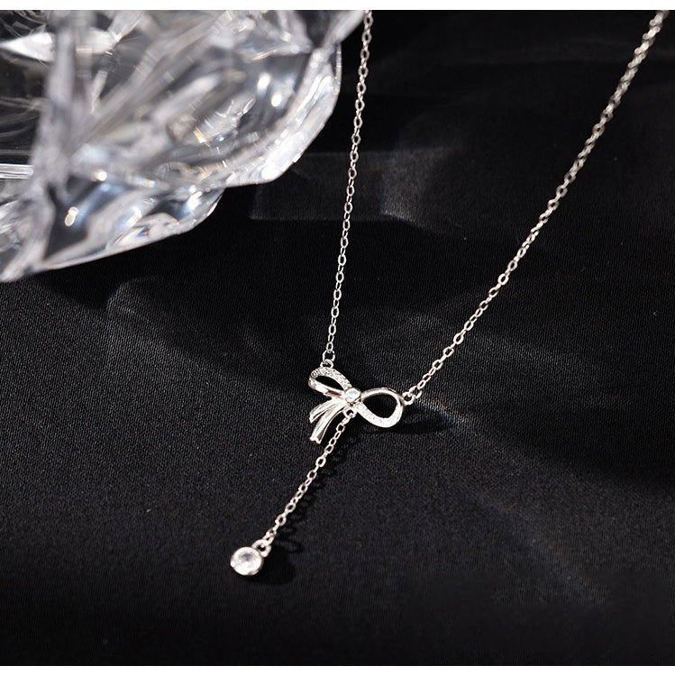 Teardrop-shaped Bow Necklace Silver