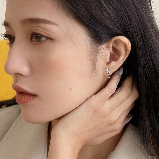 Twisted Lock Snowflake Shaped Earrings Silver