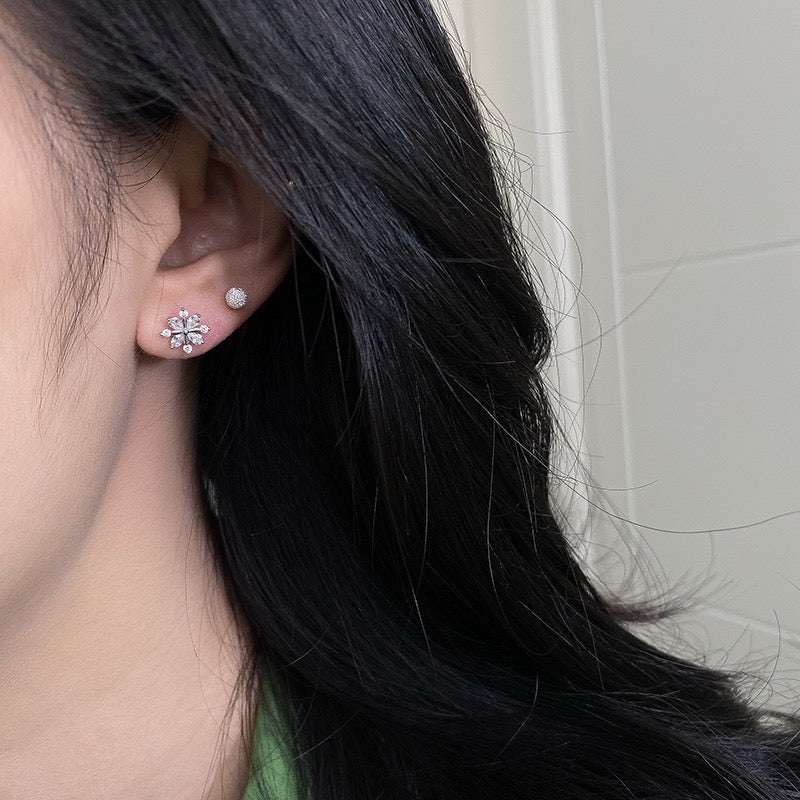 Snowflake Sparkling Earrings Silver