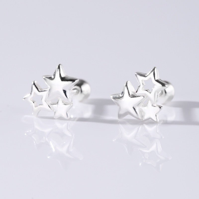 Sterling Silver Trio Star Stud Earrings, mỗi chiếc là ba ngôi sao trơn chồng lên nhau