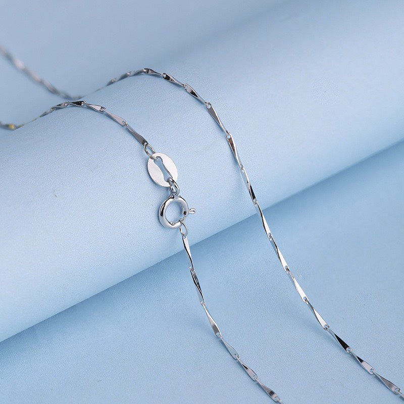 Delicate Thread Necklace Silver