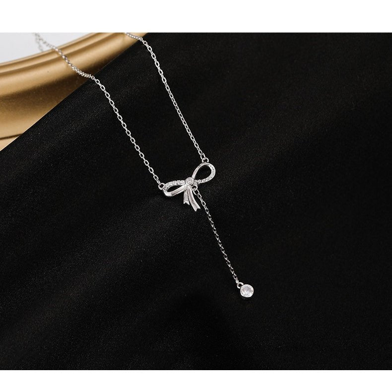 Teardrop-shaped Bow Necklace Silver