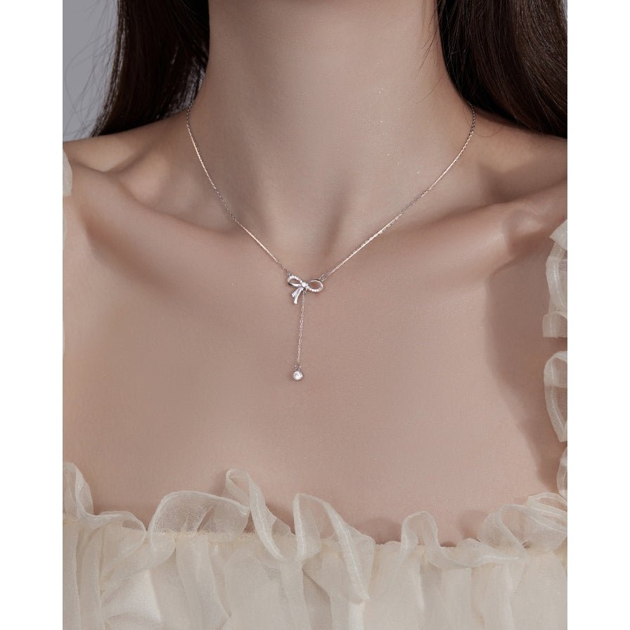 Teardrop-shaped Bow Necklace Silver