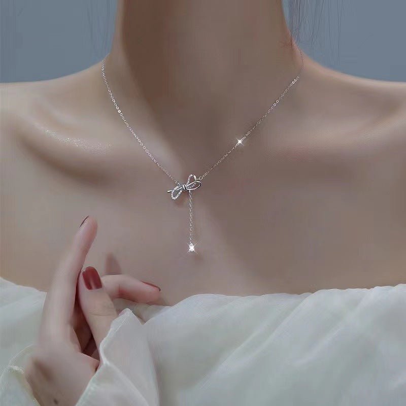 Teardrop-shaped Bow Necklace Silver