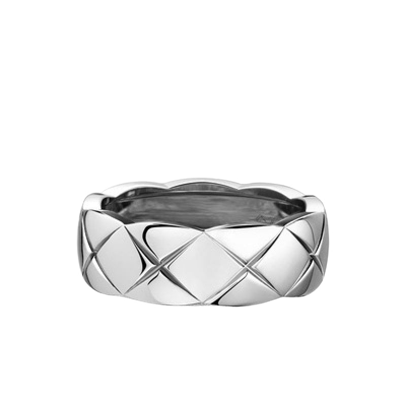 Quilted Couple Rings Silver, đai bản rộng chạm nổi các ô hình thoi như mặt vải chần bông