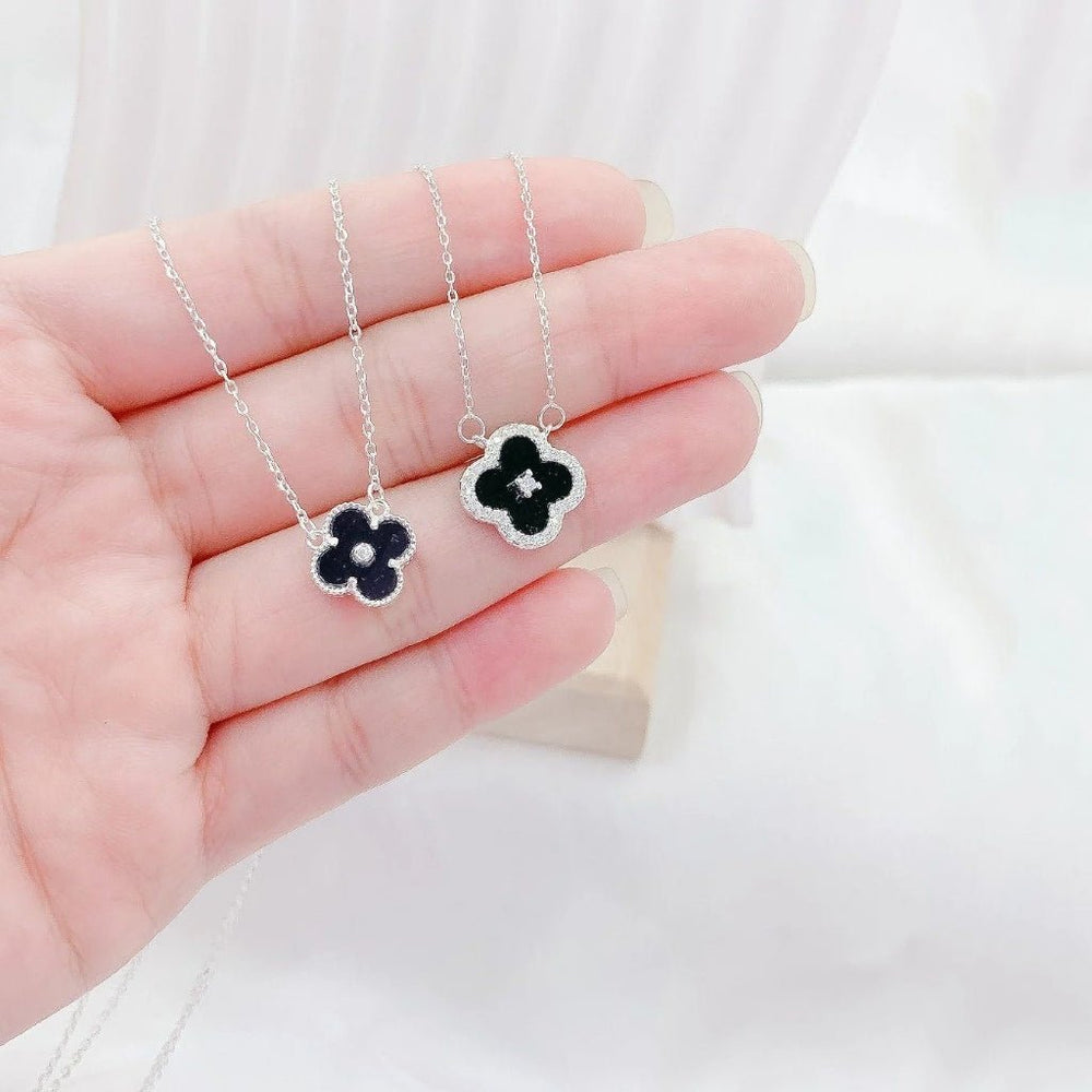 Lucky Four Leaf Necklace Silver, mặt cỏ bốn lá lòng đen