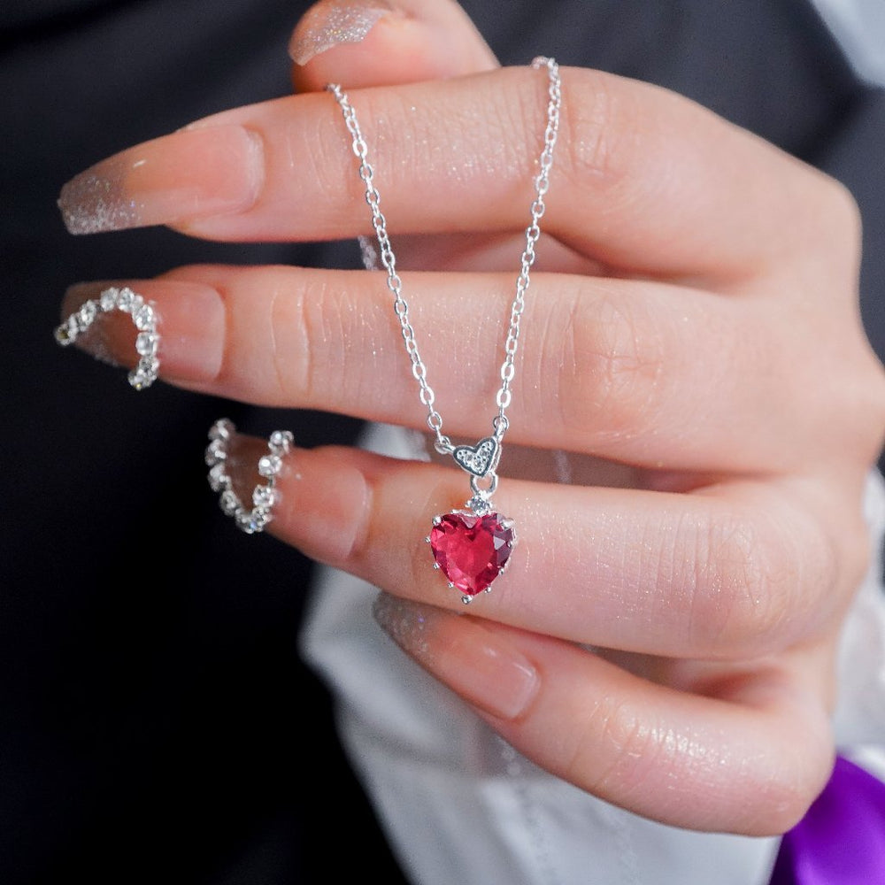 Radiant Heart Necklace Silver, mặt một viên đá đỏ hình trái tim