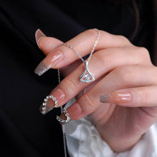 Dây chuyền LAMY Fan Shaped Pendant Necklace Silver CDE6303