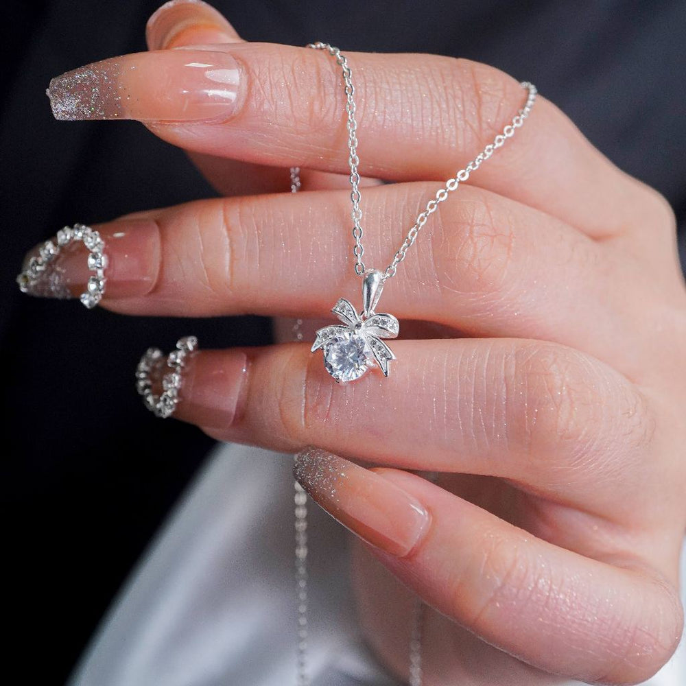 Bow Pendant Necklace Silver, mặt nơ nhiều cánh đính đá ôm một viên đá tròn ở giữa