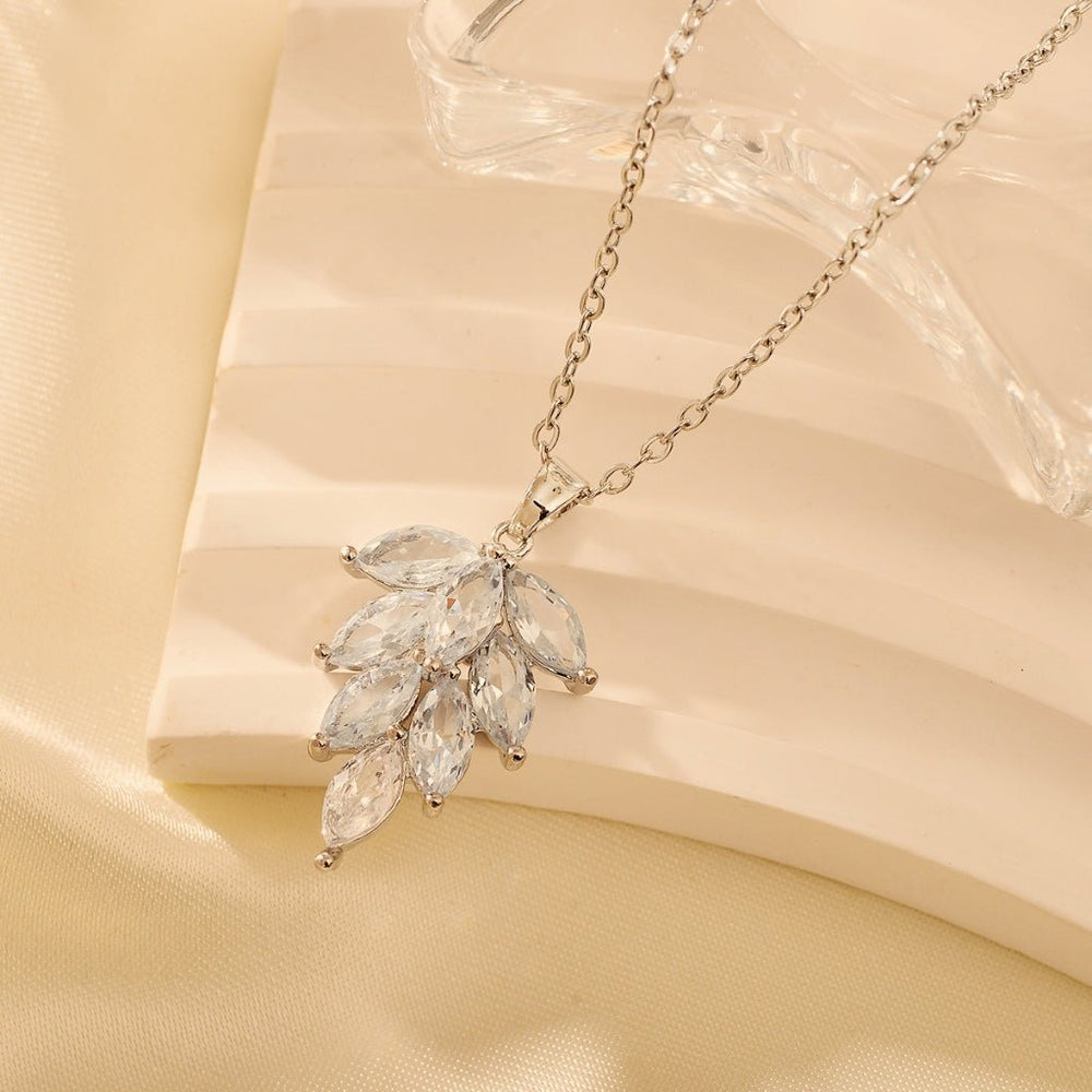 Crystal Leaf Clavicle Necklace Silver