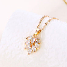 Dây chuyền LAMY Crystal Leaf Clavicle Necklace Silver CDE6383SV
