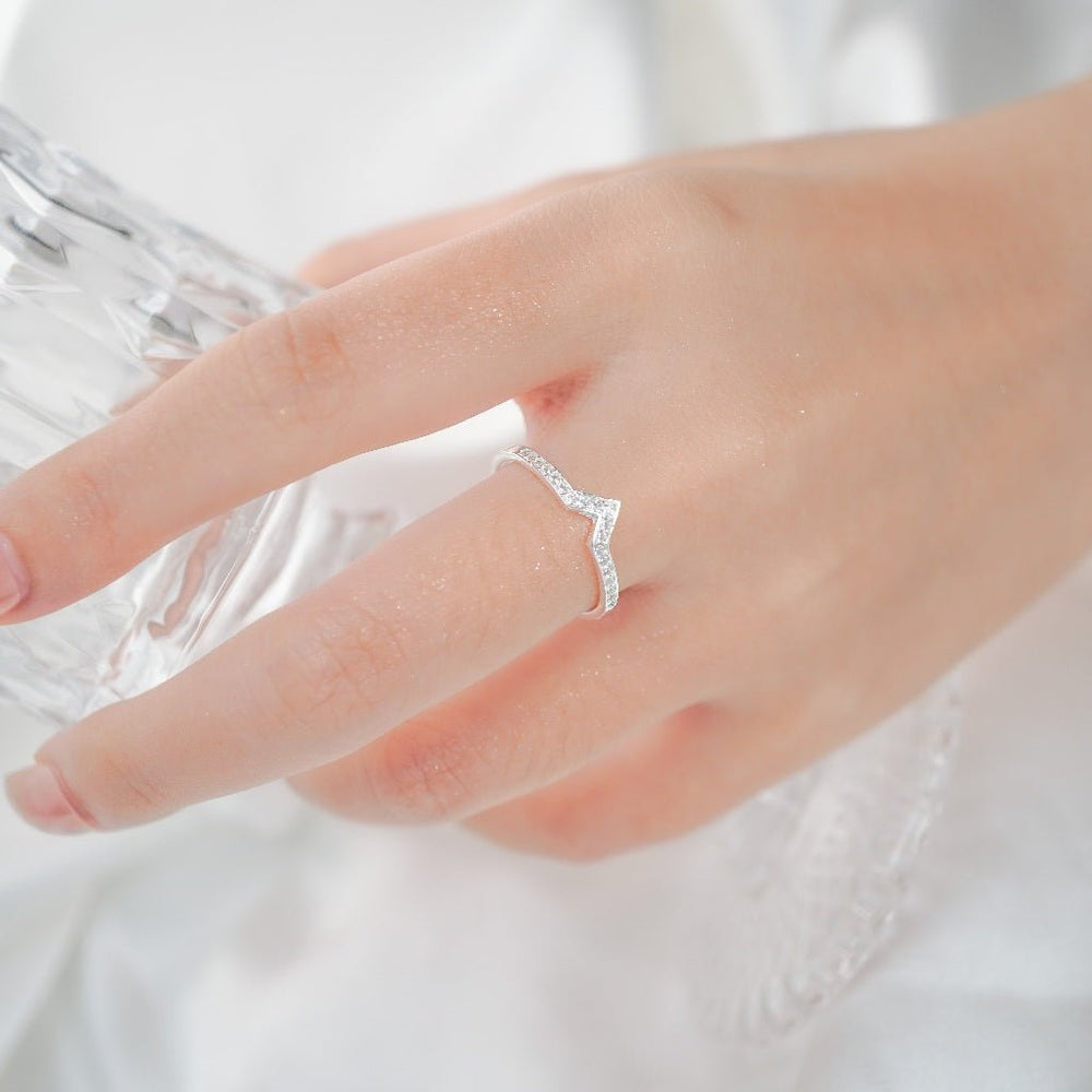 V-Shaped Ring, đai nhẫn trơn mảnh
