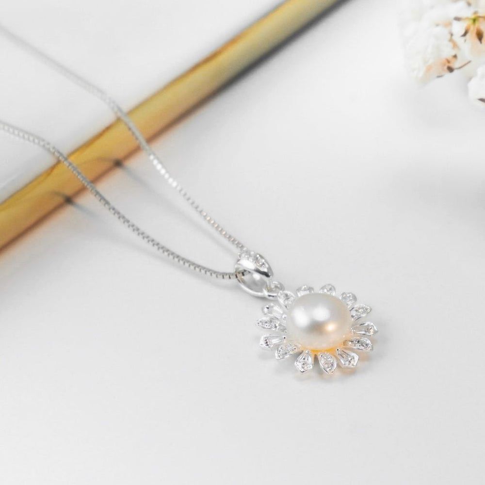 Pearly Sunshine Pendant Necklace Silver, mặt hạt tròn lớn ở giữa