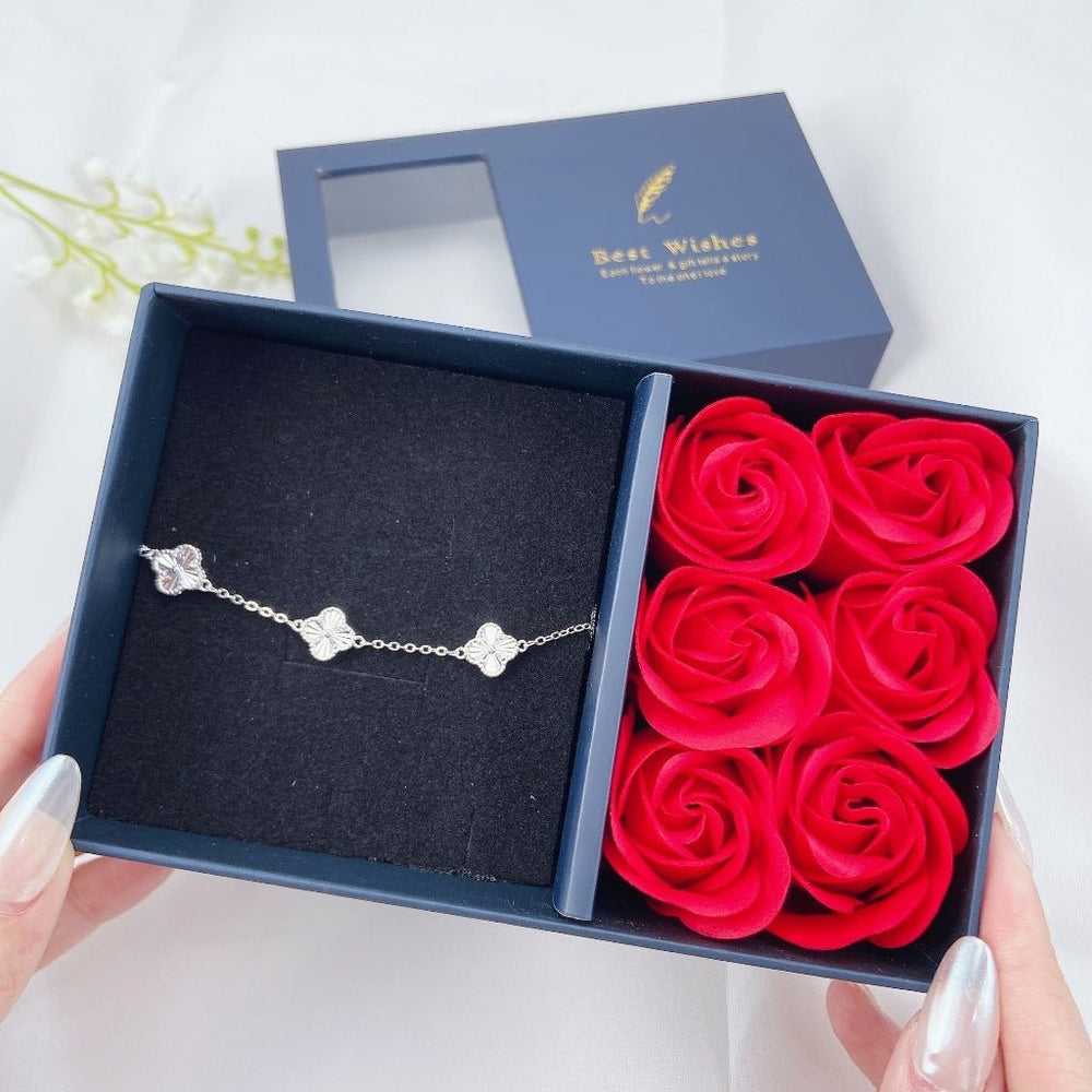 Four Leaf Clover Sparkling Bracelet Jewelry Set Silver, lắc tay dây xích mảnh xen ba cỏ bốn lá đính đá trắng cách đều