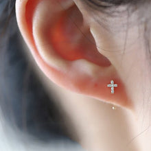 Khuyên tai LAMY  Sparkling Cross Silver Earrings CDE3272SV