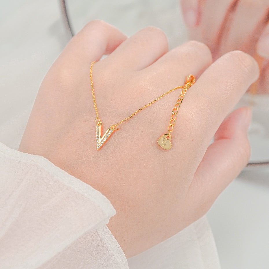 V Shaped Pendant Necklace Gold