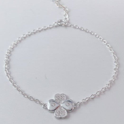 Lucky Leaf Clover Bracelet Silver, cỏ bốn lá ghép từ bốn cánh trái tim đính đá nhỏ