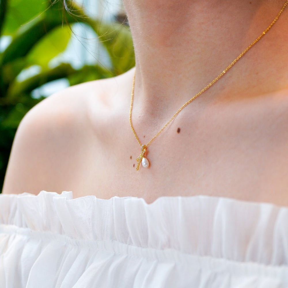 Bow Charm Necklace Gold