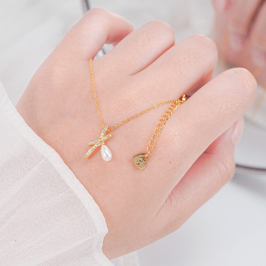 Bow Charm Necklace Gold