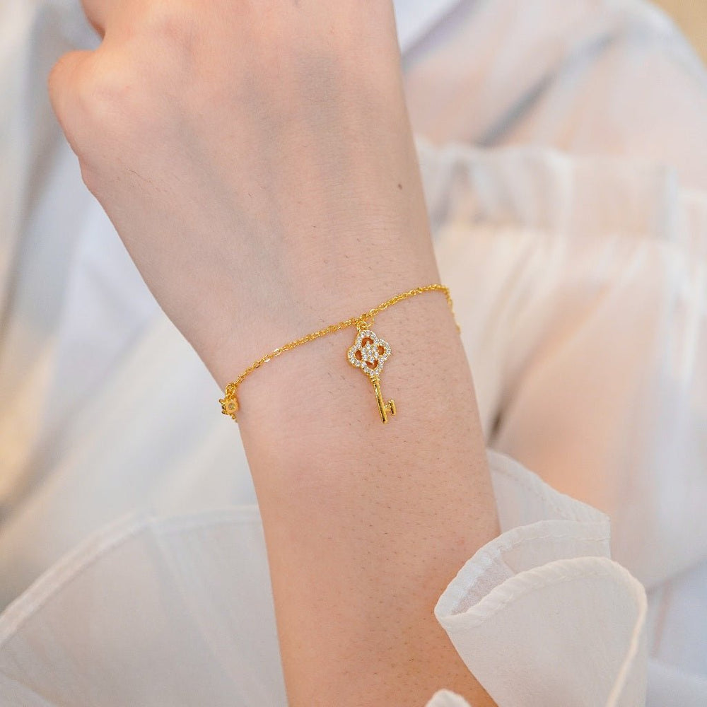 Flower Key Bracelet Gold