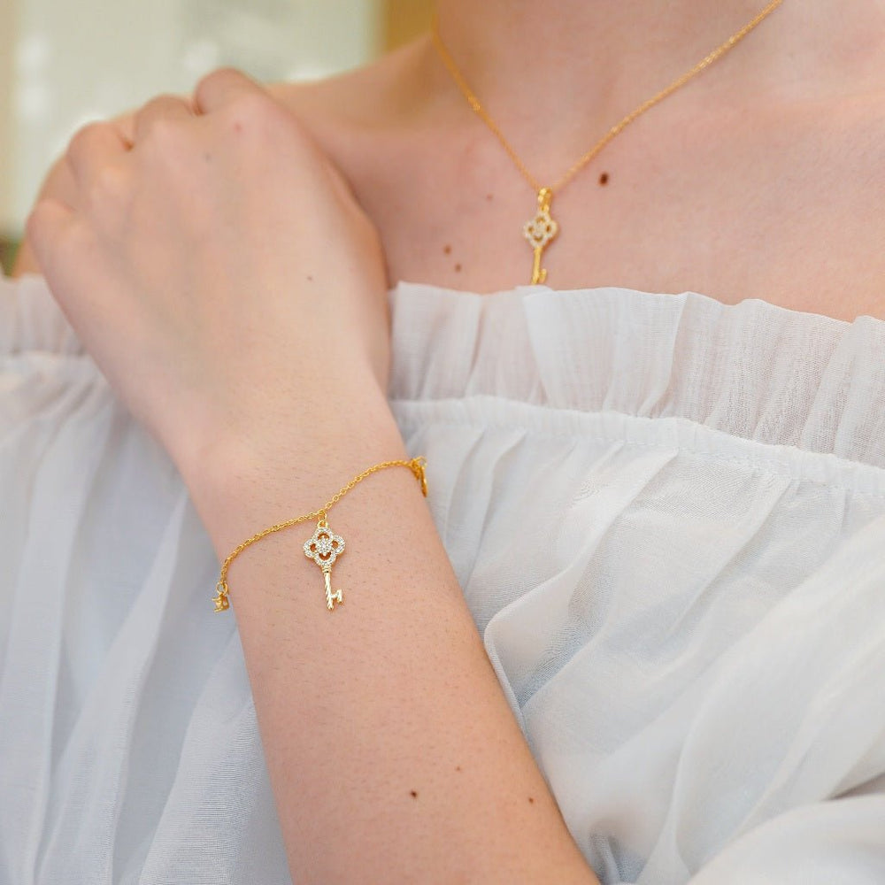 Flower Key Bracelet Gold