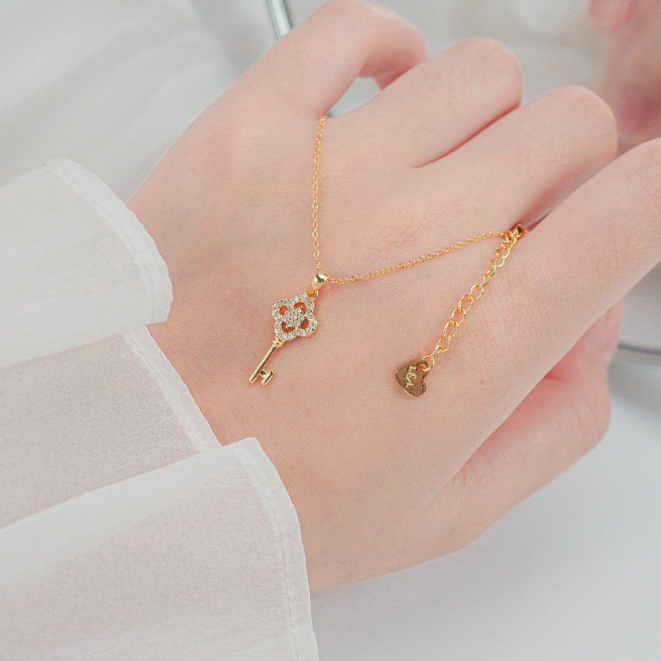 Flower Key Bracelet Gold