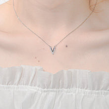 Dây chuyền LAMY Luxury V Shaped Pendant Rose Gold Women's Necklace CDE6390RG