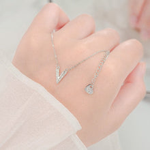 Dây chuyền LAMY Luxury V Shaped Pendant Rose Gold Women's Necklace CDE6390RG