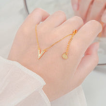 Dây chuyền LAMY Luxury V Shaped Pendant Rose Gold Women's Necklace CDE6390RG