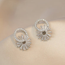 Khuyên tai LAMY Flower Stud Silver Earrings CDE3259SV