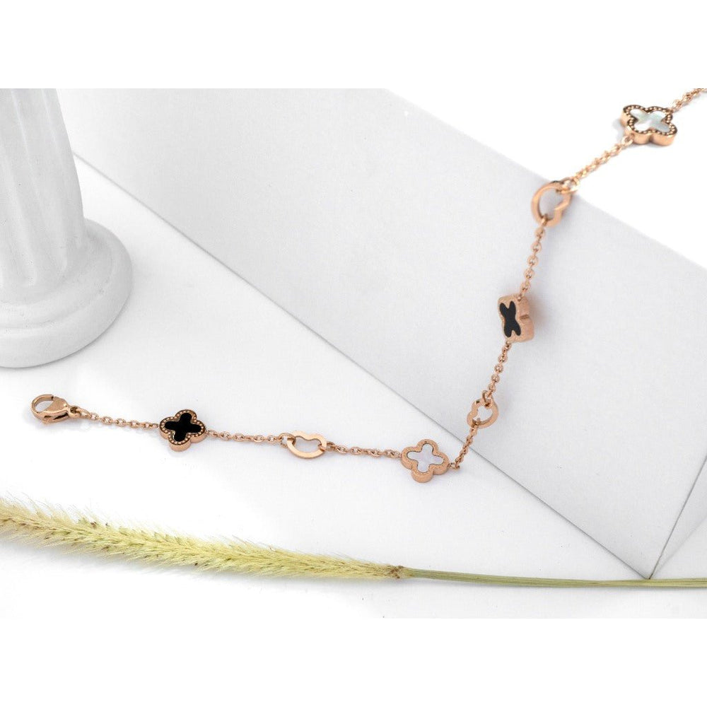 Clover Shell Inlay Anklet Rose Gold, dây xích mảnh điểm các cỏ bốn lá nhỏ khảm màu đen và trắng xen kẽ