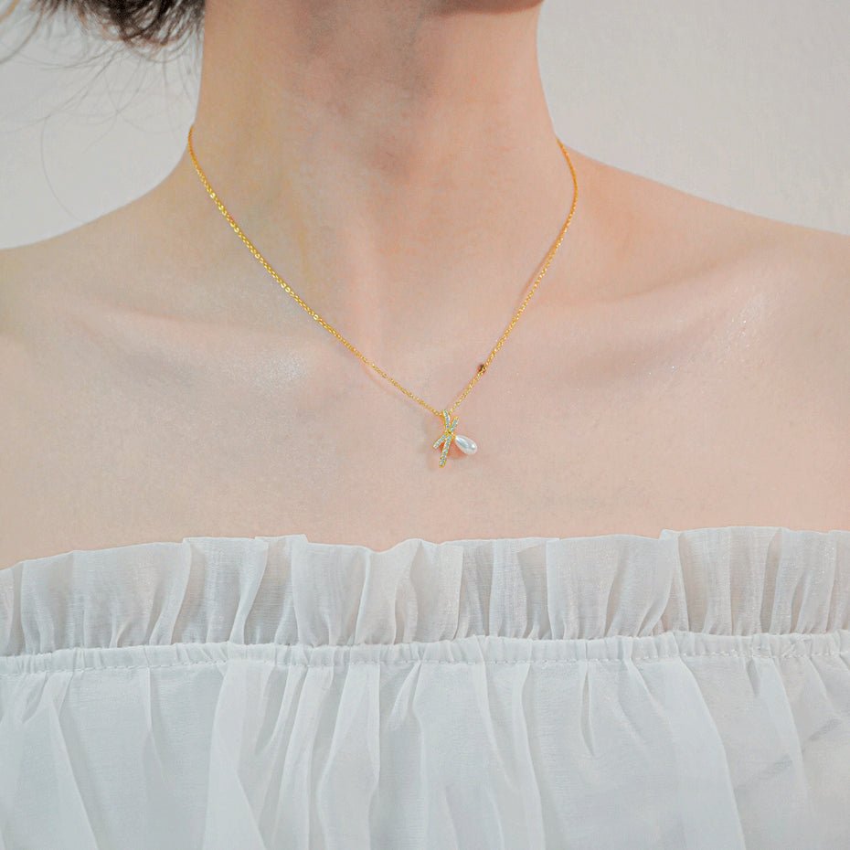 Bow Charm Necklace Gold