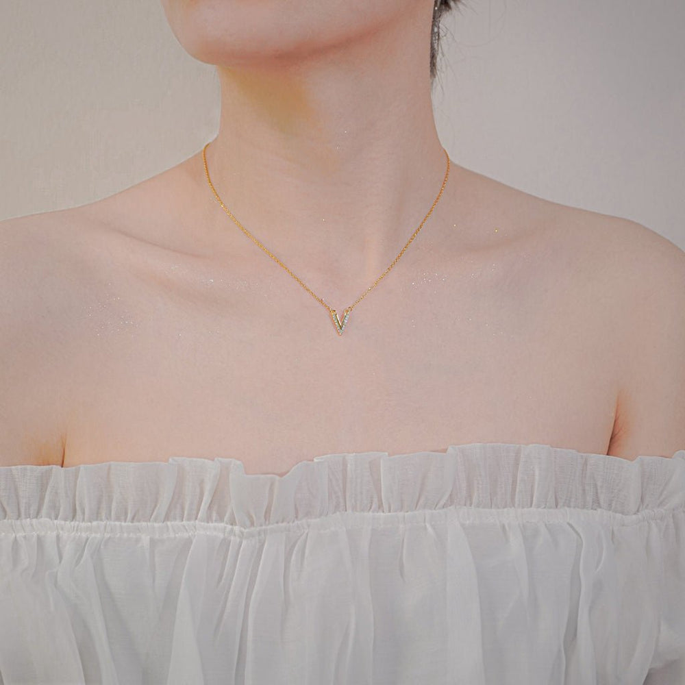 V Shaped Pendant Necklace Gold