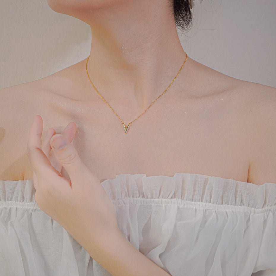 V Shaped Pendant Necklace Gold