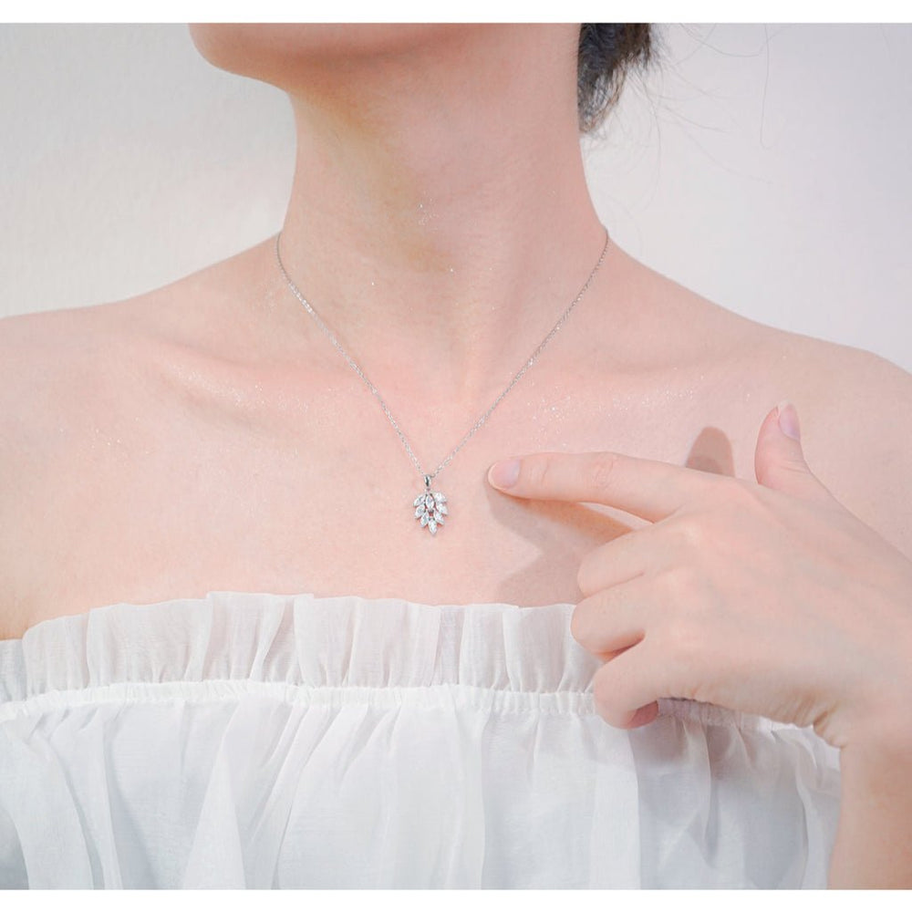 Crystal Leaf Clavicle Necklace Silver