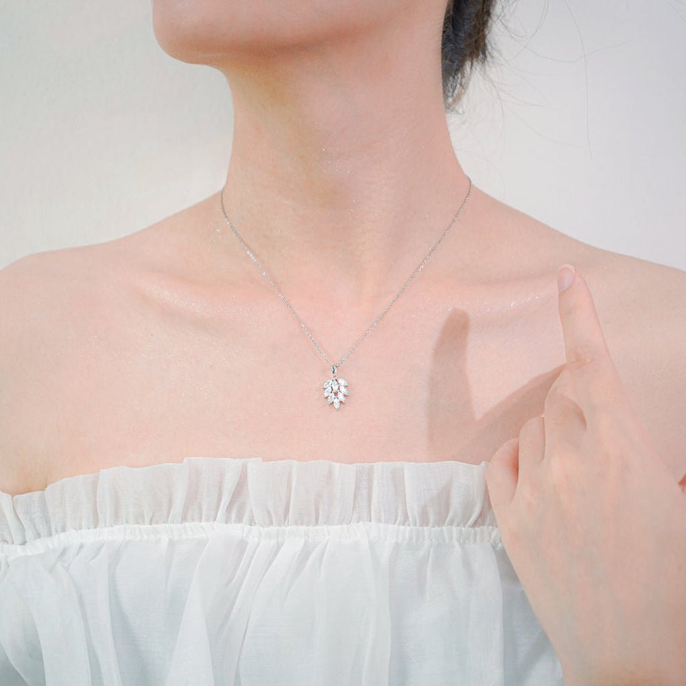 Crystal Leaf Clavicle Necklace Silver