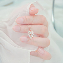 Dây chuyền LAMY Crystal Leaf Clavicle Necklace Rose Gold CDE6383RG