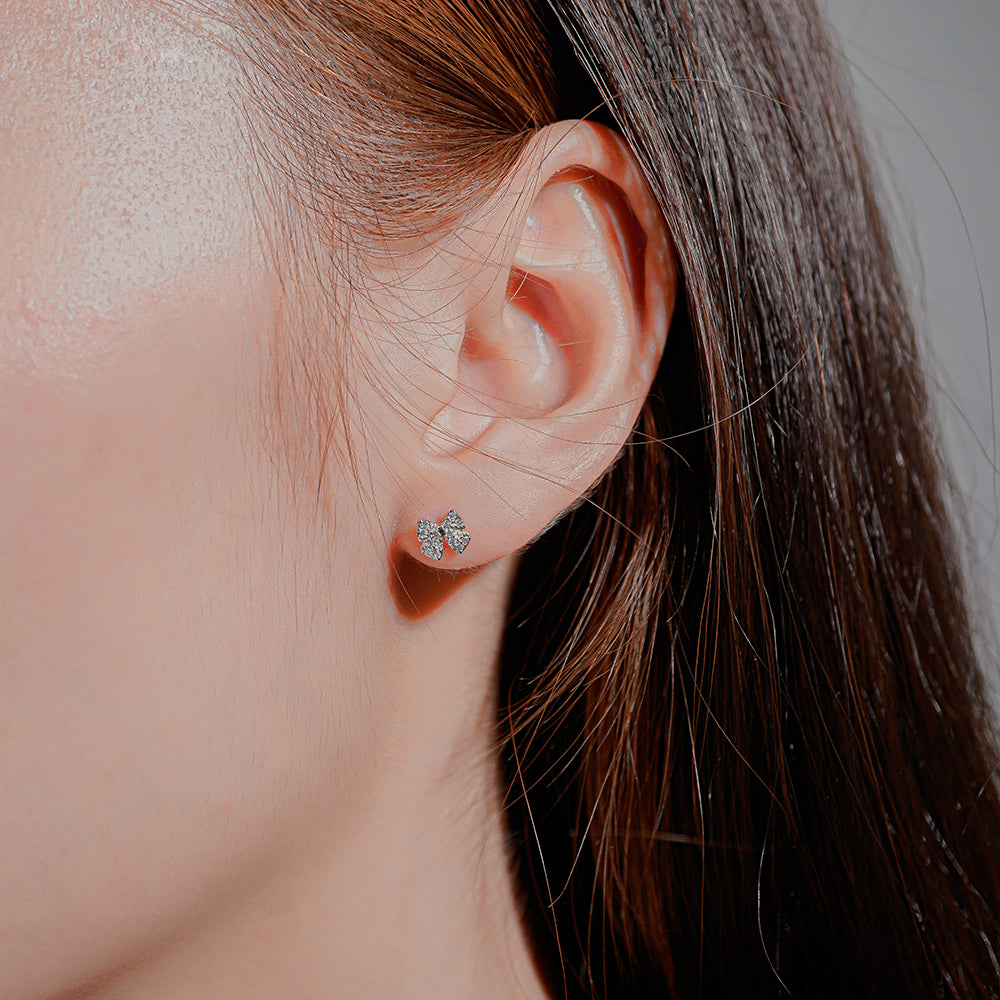Bow Earrings Silver - 3026SV đeo tai