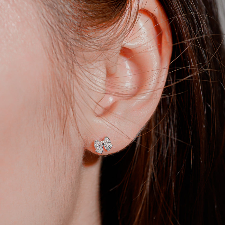 Bow Earrings Silver - 3026SV đeo tai