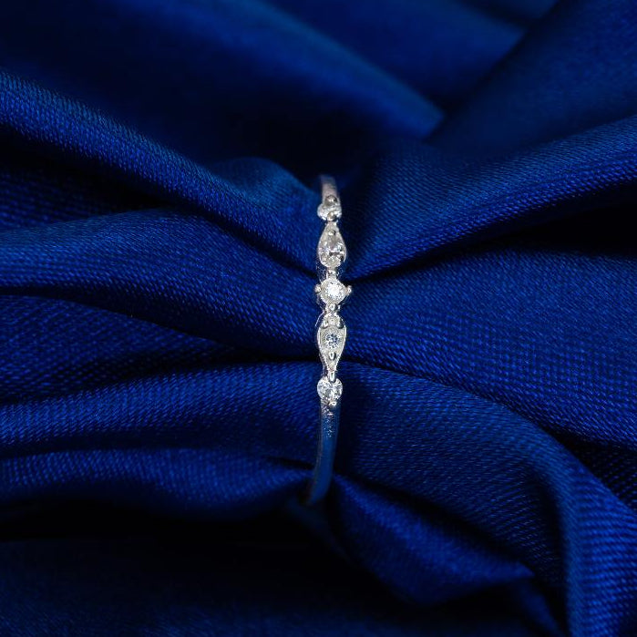 Sparkling Ring, đai nhẫn mảnh