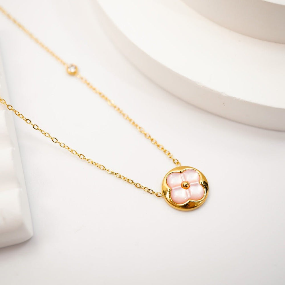 Four Leaves Round Necklace Pink