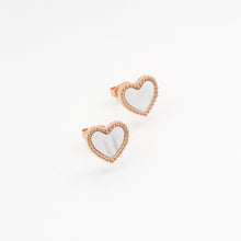 Khuyên tai LAMY Ari Heart Milky Earrings CDE3003WH